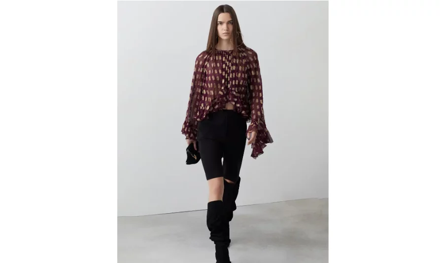 8 preciosas blusas de Sfera para llevar debajo de abrigos, gabardinas o cárdigans