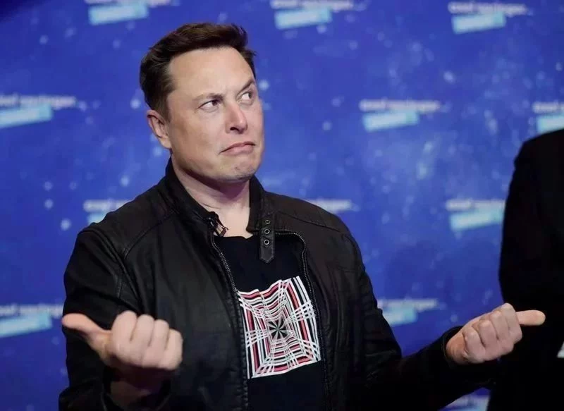 X NO PASA POR SU MEJOR MOMENTO