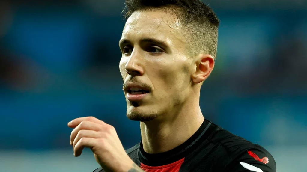 Grimaldo Fuente: Bayer04
