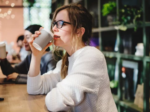 Café y otros alimentos con cafeína Café y otros alimentos con cafeína