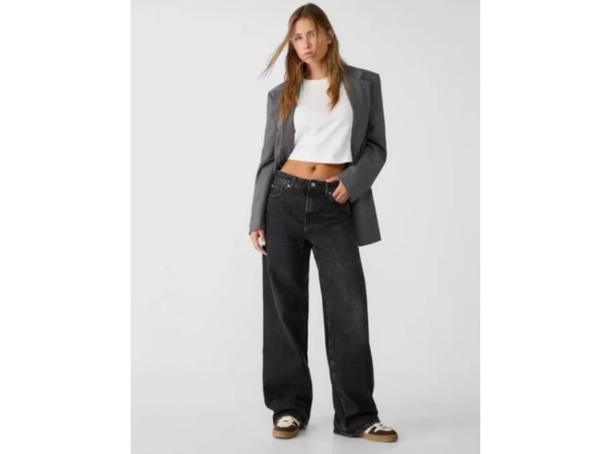 Consigue el estilo de Aitana con los pantalones vaqueros de Stradivarius que más merecen la pena