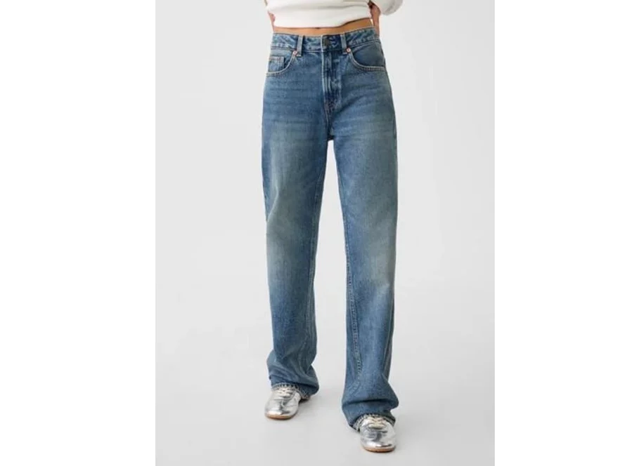 Consigue el estilo de Aitana con los pantalones vaqueros de Stradivarius que más merecen la pena