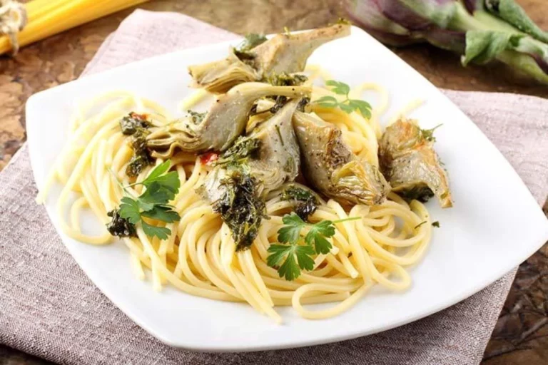 Deliciosos espaguetis con alcachofas, una receta que sorprende al paladar
