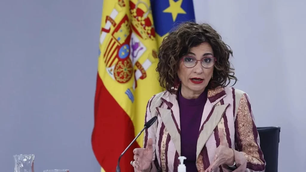 Montero hunde a los grandes promotores: más de 600 M€ se evaporan en Bolsa 1 El impacto de la reforma fiscal: las socimis del Ibex 35 pierden más de 600 M€ en un solo día