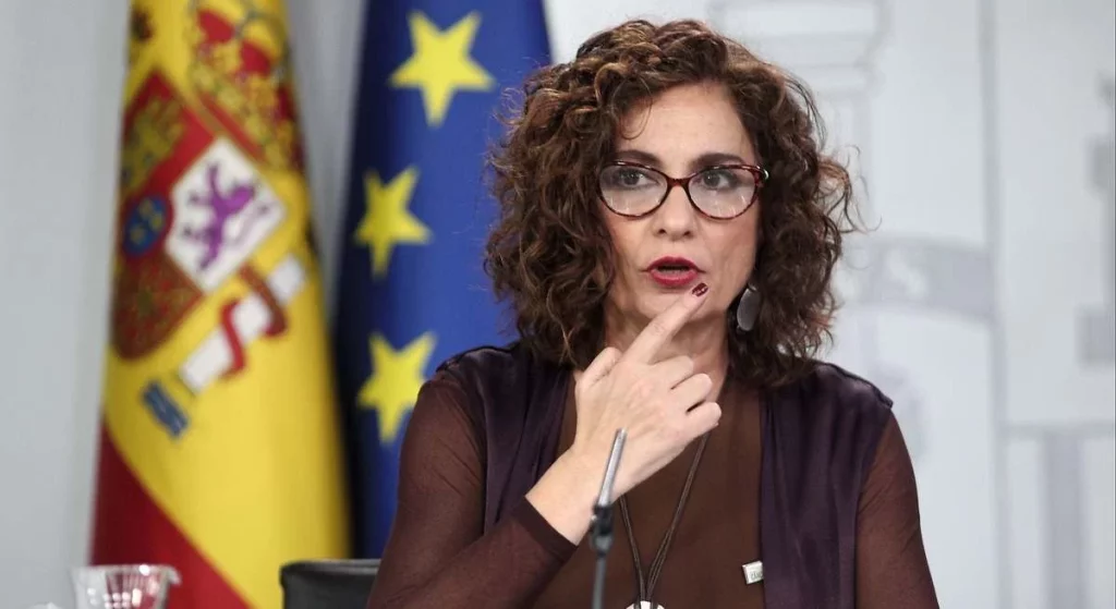 Montero hunde a los grandes promotores: más de 600 M€ se evaporan en Bolsa 2 El impacto de la reforma fiscal en inversiones clave: centros comerciales, plataformas logísticas y viviendas