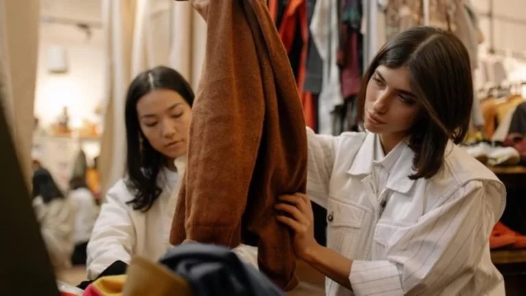 El motivo por el que deberías lavar la ropa nueva antes de estrenarla