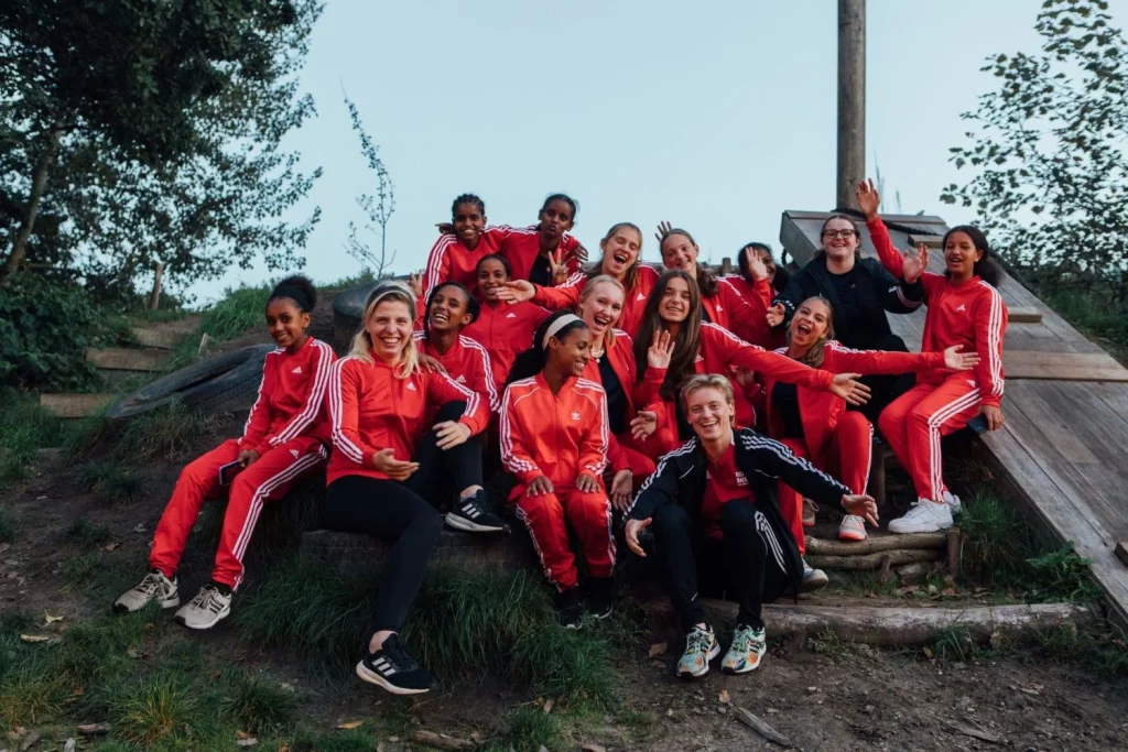 El significado real de las tres rayas del logo de Adidas