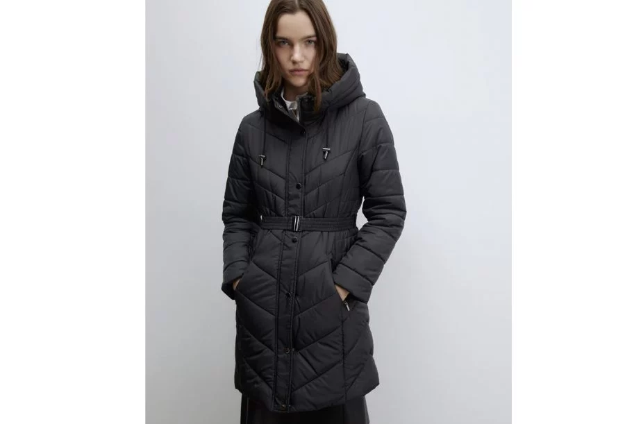 Elegante y calentita con estas 8 parkas acolchadas de Sfera