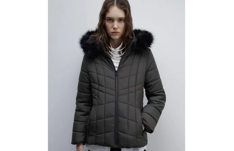 Elegante y calentita con estas 8 parkas acolchadas de Sfera