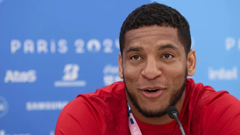 La rajada de Enmanuel Reyes Pla: se moja como nunca con Mike Tyson y Jake Paul