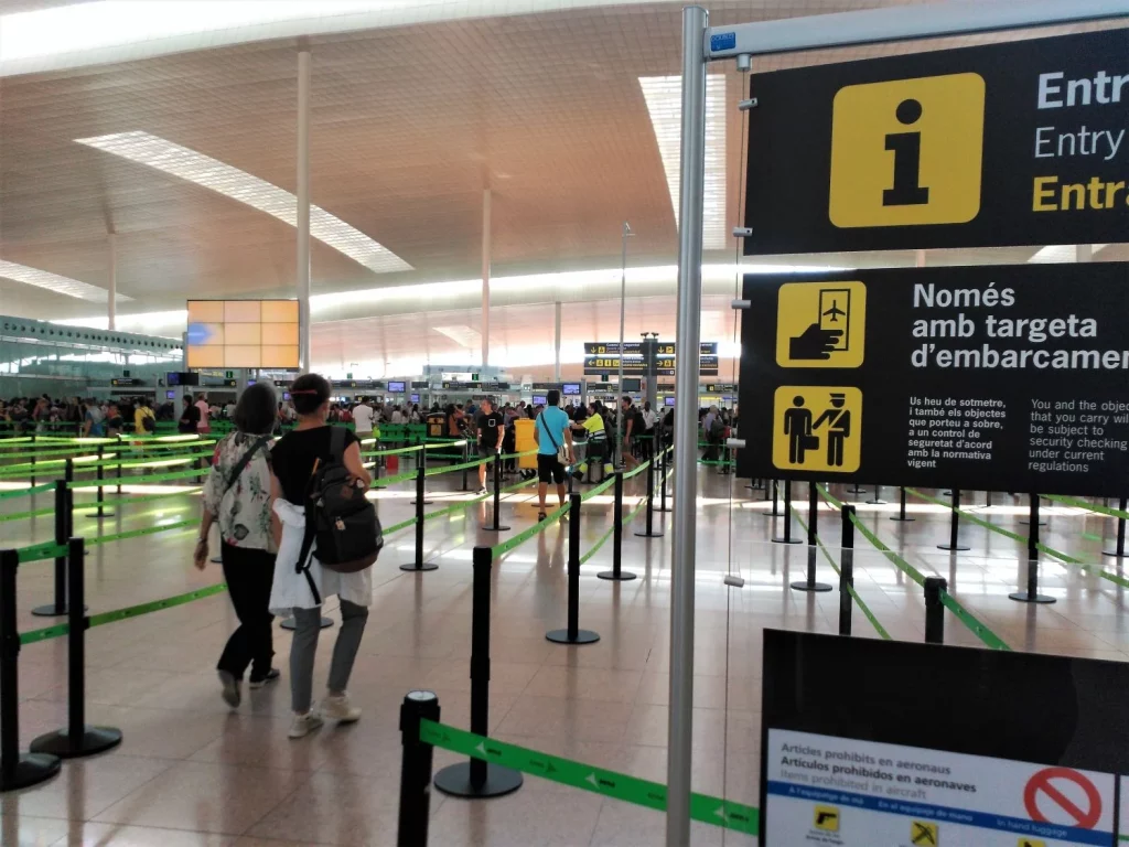 El patinazo de la Autoridad del Taxi en Barcelona: se salta los riesgos y pide servicios en plena alerta 1 EuropaPress 2333197 terminal aeropuerto barcelona