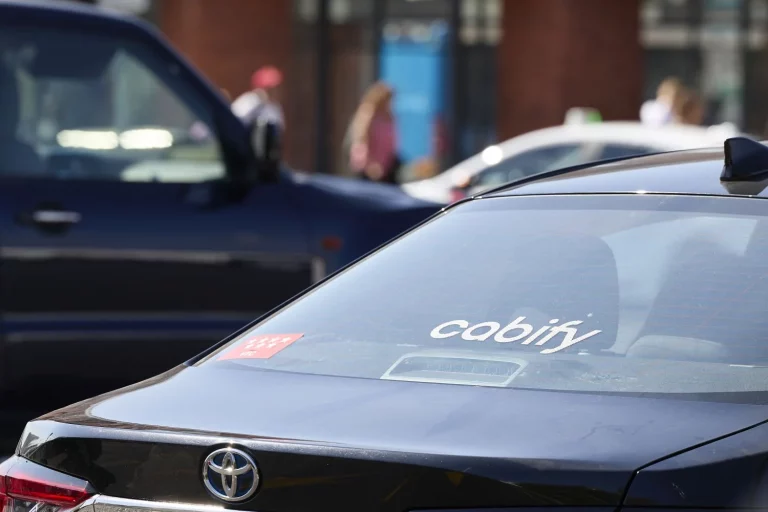 Cabify presenta su fórmula para justificar más licencias en Madrid