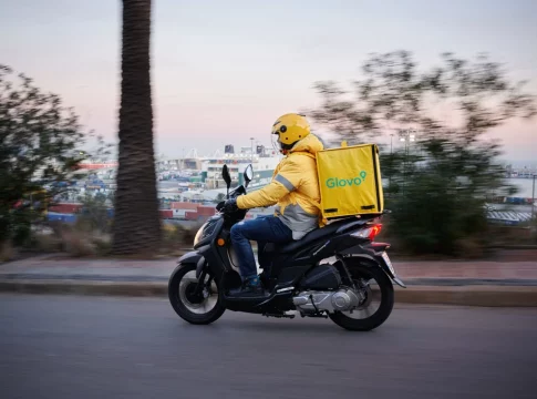 Esta semana Glovo volvió a recibir un golpe en los tribunales y en este caso es por decisiones previas a la aprobación de la ley rider