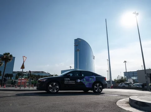 Uber y Cabify han evitado tomar posición tras la primera sentencia de estafa contra un empresario del sector de las VTC