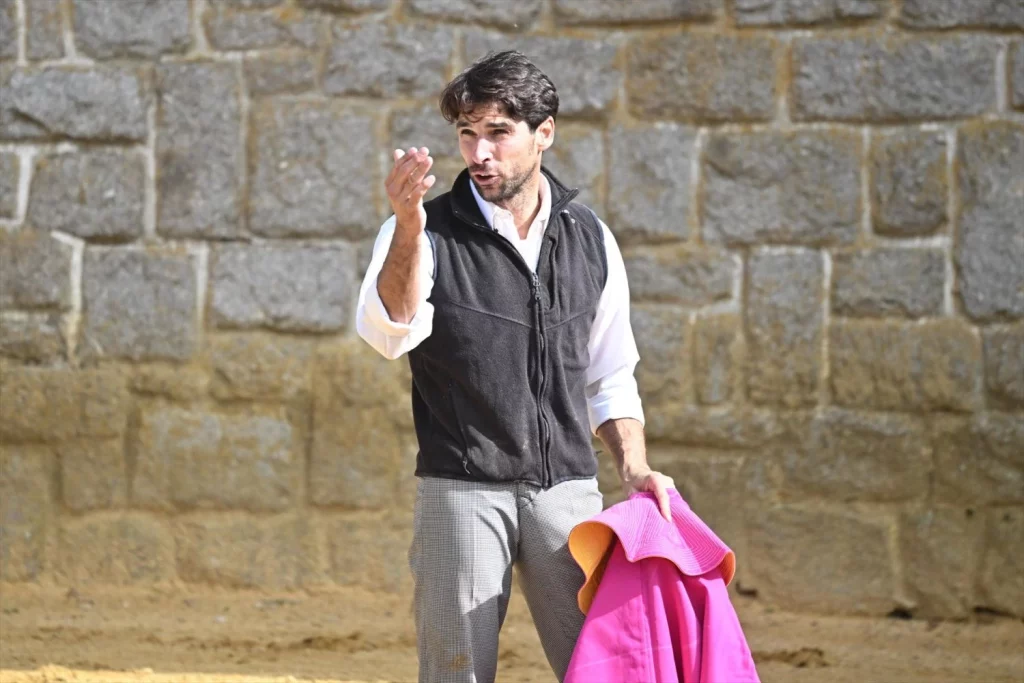 Blanca Romero, la sorprendente apuesta de Telecinco para sus campanadas: su historia 2 EuropaPress 6283380 cayetano rivera capea tenido lugar jornada anual catedra vargas llosa