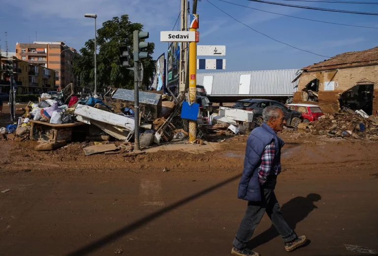 Los sindicatos aplazan la huelga de transporte de noviembre por la DANA de Valencia
