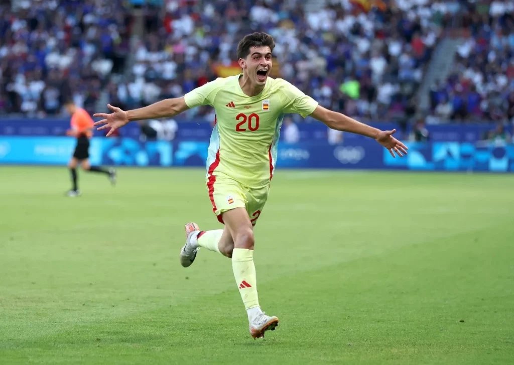 Gil Marín inicia contactos con el Sevilla FC para jubilar a Azpilicueta 1 Gil Marin