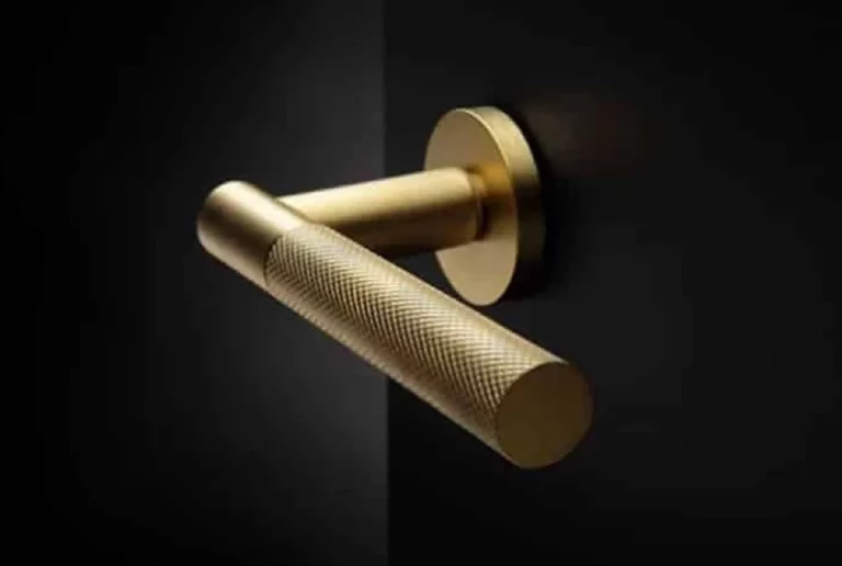 Herrajes para puertas: El detalle que transforma la seguridad y estilo de tu hogar