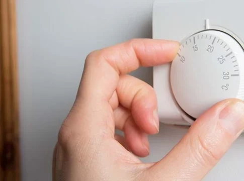 La OMS pide ahora bajar aún más la temperatura en casa en plena crisis energética