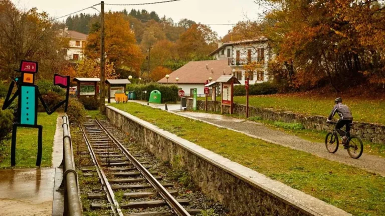 La vía verde del País Vasco que esconde la mayor mina de plata romana del Cantábrico, a minutos de San Sebastián