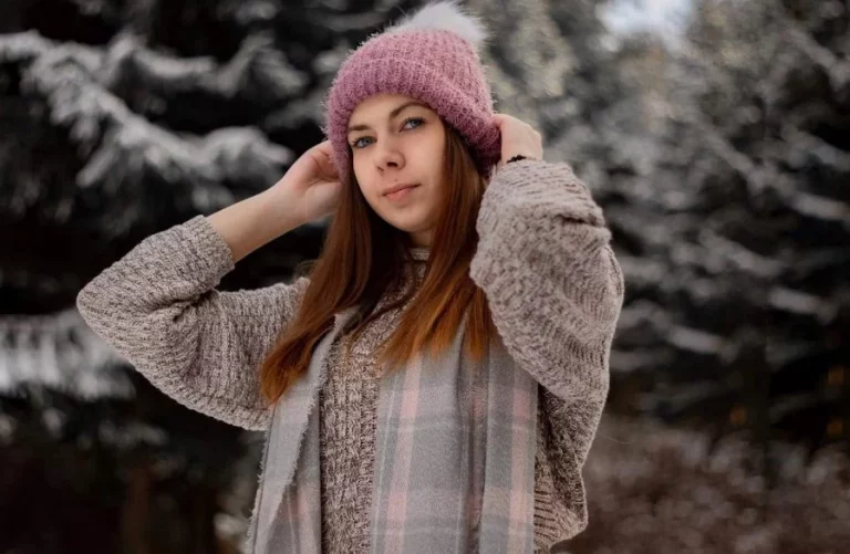 La chaqueta de punto de Stradivarius que hace tipazo con cualquier trapito