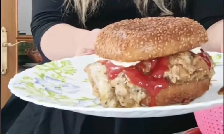 La hamburguesa de callos fritos en aceite de una tiktoker ¿brillante o aberración?