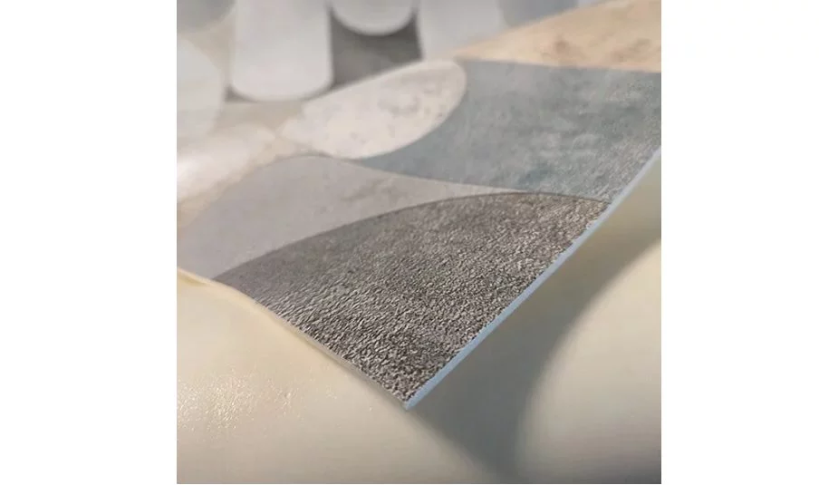 La ingeniosa solución de Leroy Merlin para olvidarte de las manchas de aceite y agua del suelo de la cocina