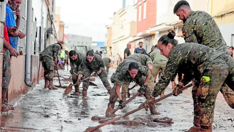 La notable ausencia de militares extranjeros en la devastación de Valencia