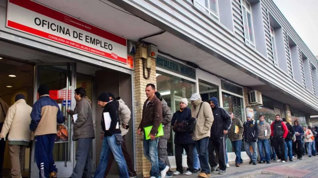 El maquillaje de los datos del paro: Yolanda Díaz evita contabilizar a dos millones de personas 2 La polémica estadística: cómo se excluyen dos millones de personas del paro