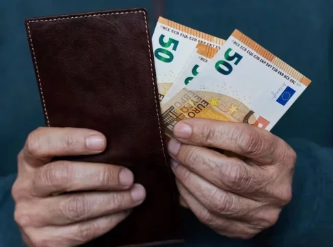 El alto coste del SMI tendrá impacto en 350.000 empleos El alto coste del SMI tendrá impacto en 350.000 empleos