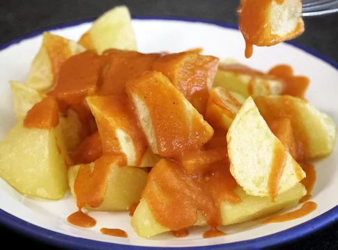 Por qué las patatas bravas de bar nunca quedan igual en casa y el problema no está en la salsa Por qué las patatas bravas de bar nunca quedan igual en casa y el problema no está en la salsa