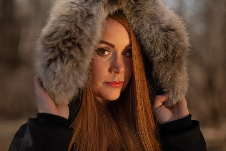 Lefties, El Corte Inglés, Cortefiel y Stradivarius arrasan con estos abrigos de pelo que causan sensación