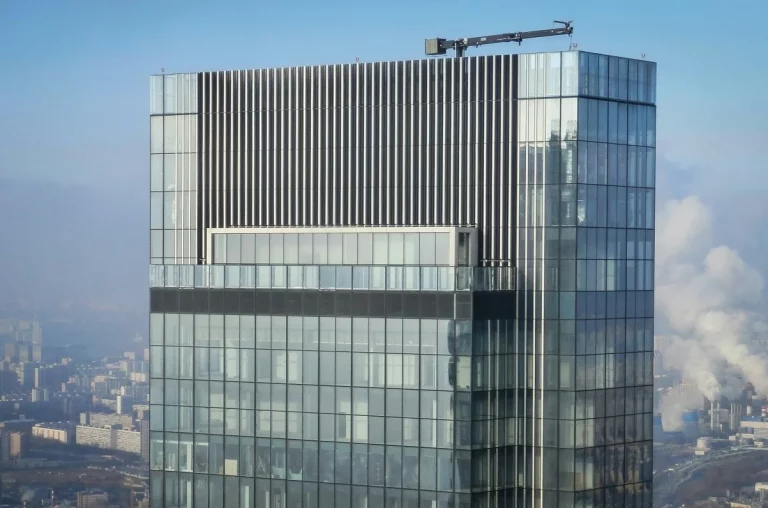 Safcleaning, empresa referente en la limpieza de fachadas con góndola en Madrid