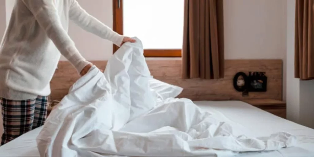 Lo que casi todo el mundo hacemos al despertarnos es muy perjudicial para la salud