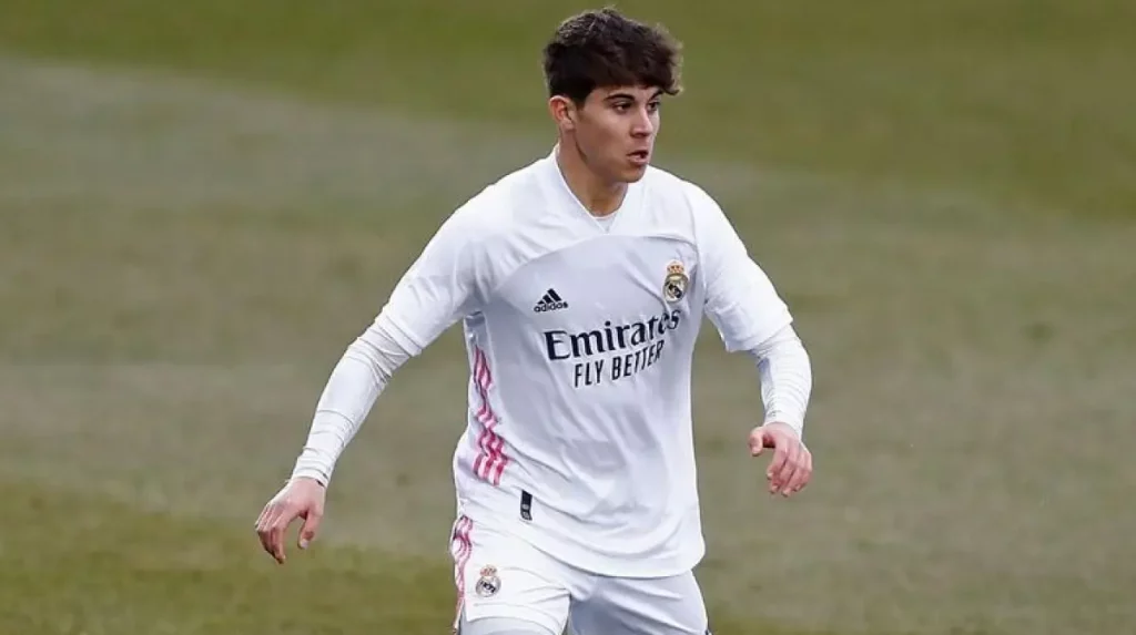 Loren Aguado futbolista profesional e1731548330805