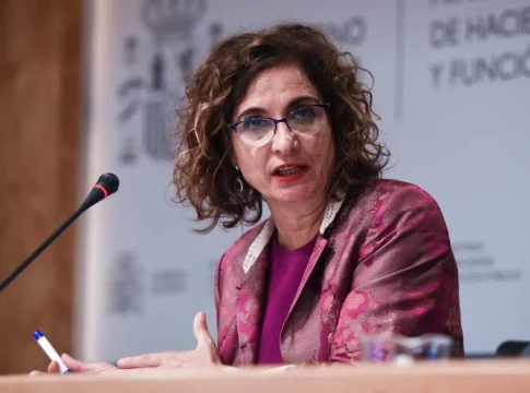 Montero hunde a los grandes promotores. más de 600 M€ se evaporan en Bolsa Montero hunde a los grandes promotores: más de 600 M€ se evaporan en Bolsa