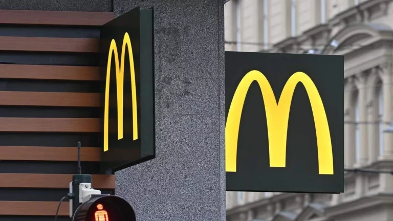 No te vas a creer lo que hay en la carta de los McDonalds de Indonesia