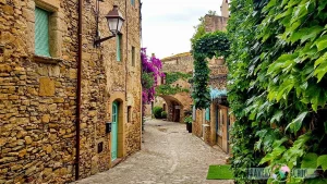 Peratallada, el encantador pueblo medieval de Girona que revive la historia en piedra