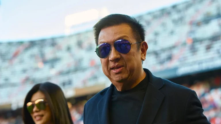 Peter Lim llama al FC Barcelona para llevarse un jugón al Valencia CF
