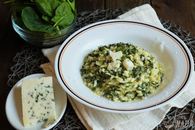 Risotto de espinacas y queso roquefort: un plato saludable y sabroso