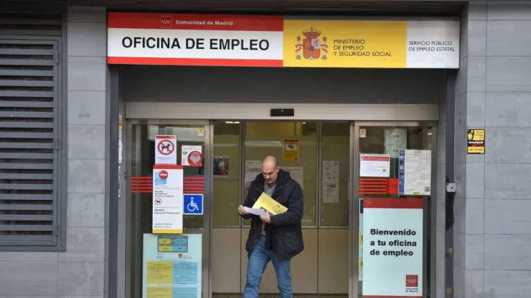 El SEPE ofrece empleo: contratos indefinidos, experiencia mínima y 2.500 euros de sueldo