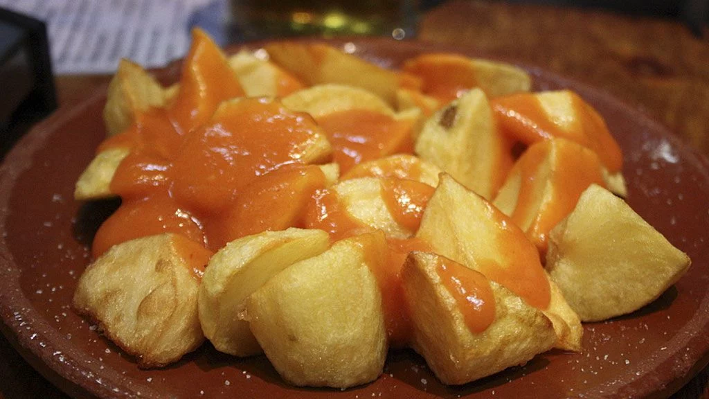 Salsa brava madrileña: pimentón y picante intenso