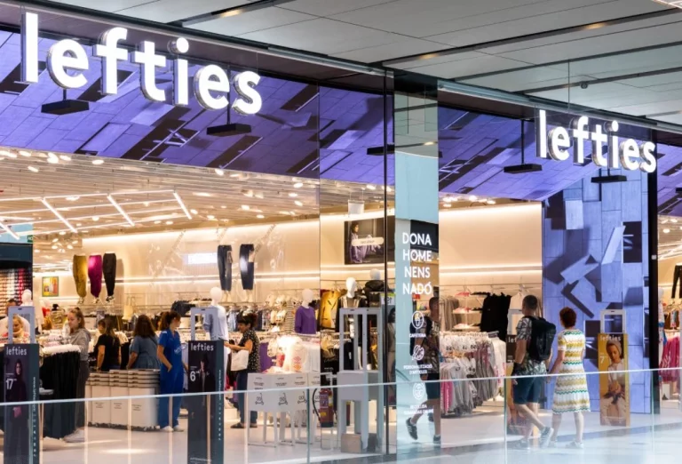 Se le ha ido de las manos a Lefties con una sudadera de 6 euros que va a volar de las tiendas