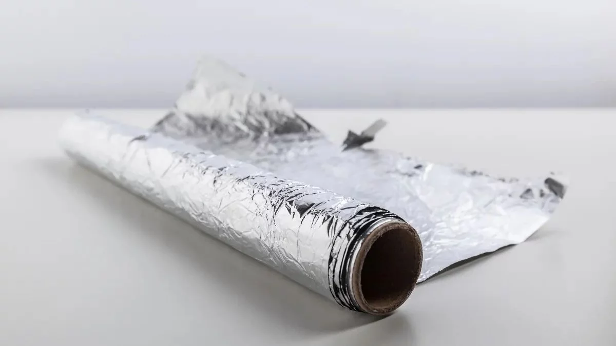 Te has preguntado por qué el papel de aluminio tiene un lado mate y otro brillante ¿Te has preguntado por qué el papel de aluminio tiene un lado mate y otro brillante?