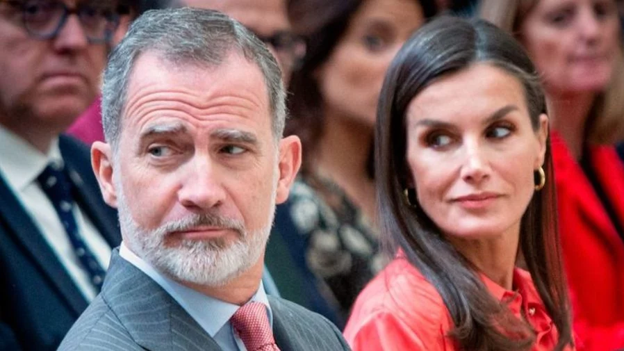 Un familiar de Felipe VI entra al trapo con las críticas por lo sucedido con el rey y Letizia