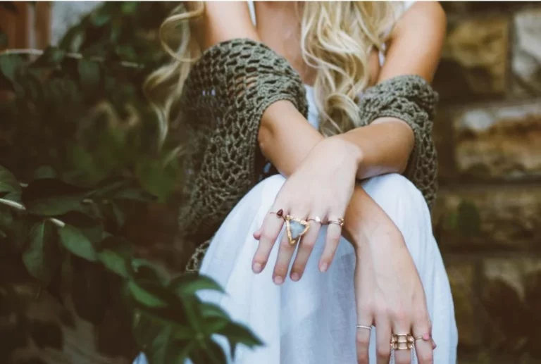 Zara tiene estas 8 faldas largas y midi que rejuvenecen a las mujeres maduras