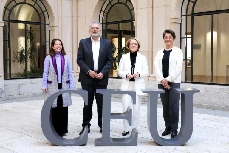 La Fundación DomusVi y la Universidad CEU San Pablo crean la Cátedra 'Buen trato hacia las personas mayores'