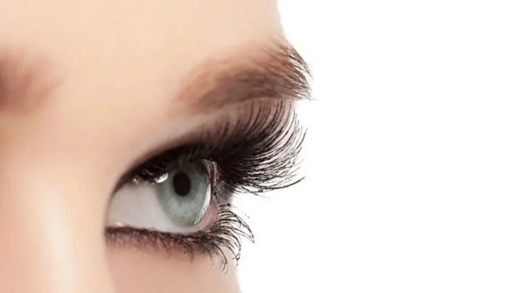 Los beneficios de un sérum de pestañas