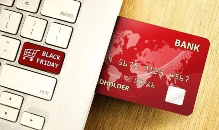 El error de financiar compras con tarjeta en Black Friday o Navidad: un 140% más caro que un préstamo