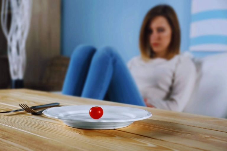 Los problemas alimenticios y su tratamiento psicológico; Un enfoque integral